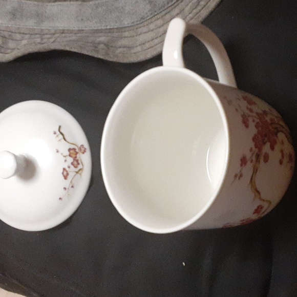 TB Cui Pai Jai Integrated Ceramics Porcelain Handpainted Cup and Lid - Picture 2 of 3